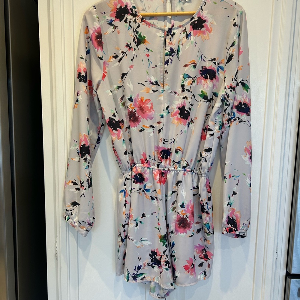 YUMI KIM floral romper. Super comfy. Size S
